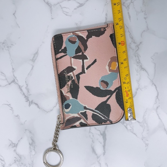Used in great condition Kate spade cardholder - Picture 2 of 7